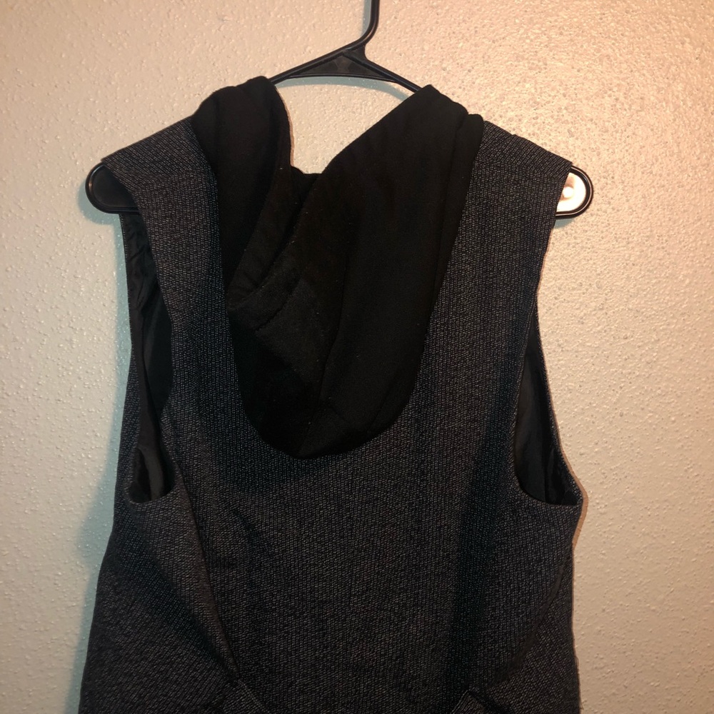 Vest - Picture 4 of 5